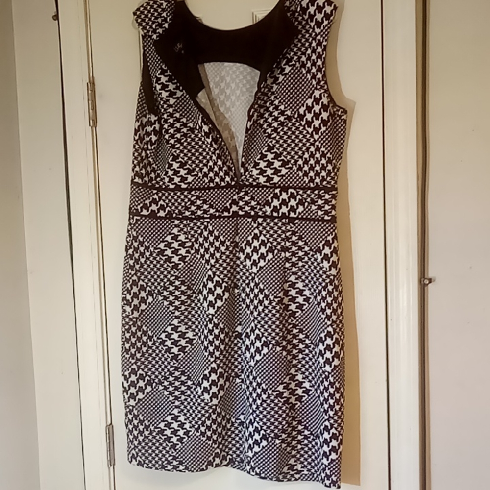 Dress - Picture 3 of 4